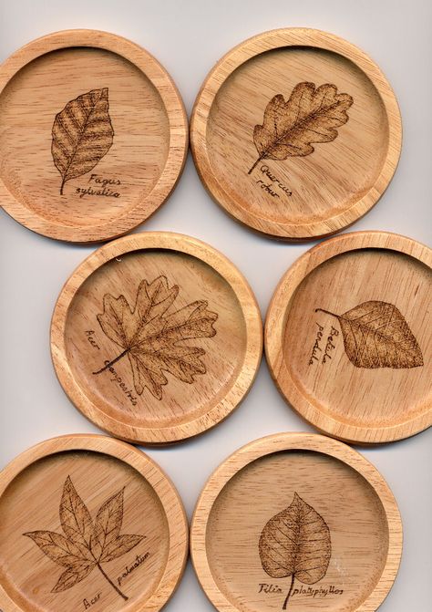 Diy Coaster Designs, Engraved Wood Ideas, Wooden Lasercut Ideas, Wood Coaster Ideas, Wood Coasters Diy, Deco Surf, Laser Cut Coaster, Laser Cut Wood Crafts, Laser Engraved Ideas