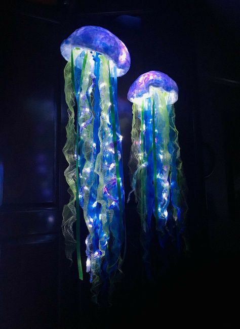 Jellyfish Lights, Strand Decor, Hanging Jellyfish, Jellyfish Lantern, Outdoor Tiki Bar, Unique Party Decor, Diy Jellyfish, Under The Sea Decorations, Jellyfish Decorations