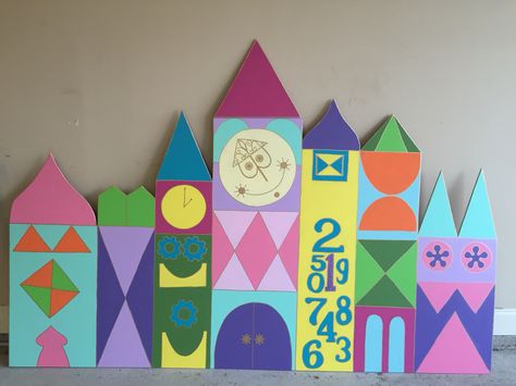 It's a small world party backdrop made by using 1/4 inch plywood, craft paint, and of course a projector Disneyland Themed Classroom, Small World Backdrop, Small World Party, Disneyland Party, Disney World Birthday, It’s A Small World, Disneyland Birthday, Disney Classroom, Disney Theme Party