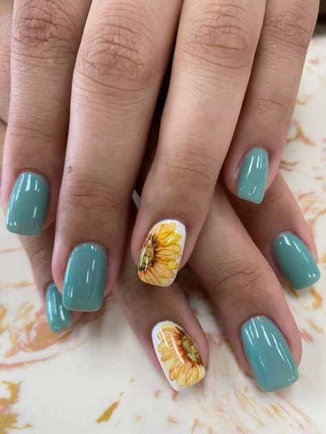 Spring Sunflower Nails, Wedding Nails With Sunflowers, Sunflower Dip Nails, Sunflower Fingernails, Teal Sunflower Nails, Sunflower Nails Blue, Sunflower Themed Nails, Blue Nails With Sunflower, Blue Nails With Sunflower Design