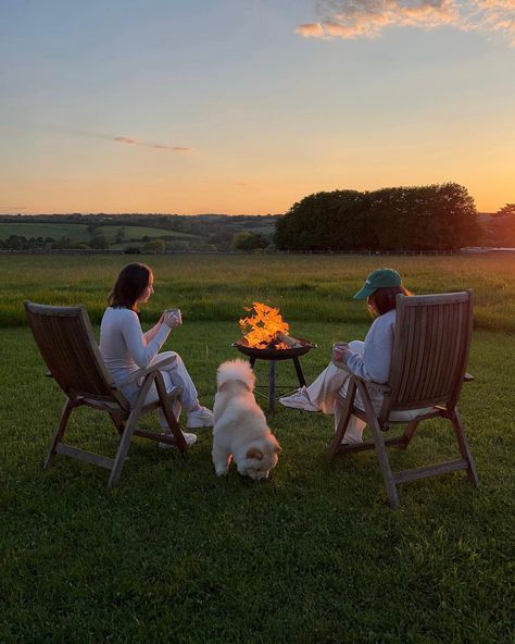 Kristina Krechina on Instagram: “the picture vs the moment 🏕 spend long weekend at a beautiful cabin at a farm with friends, it was straight out of my summer pinterest…” Bucket List Ideas For Summer, Weekend Aesthetic, Cabin Weekend, Cabin Trip, Summer Cabin, Bucket List Ideas, Beautiful Cabins, Fall Time, Slow Life