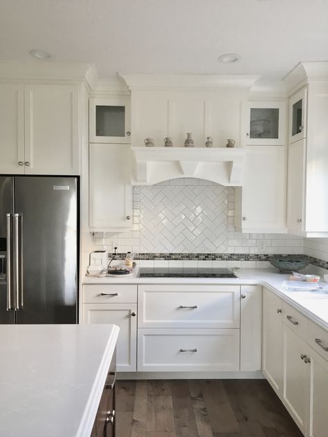 White kitchen, herringbone subway tile White Herringbone Tile Backsplash, Kitchen Herringbone, Herringbone Subway Tile, Mirror Entryway, Entryway Mirror, Kitchen Backsplashes, White Herringbone, White Subway Tile, Wet Bar