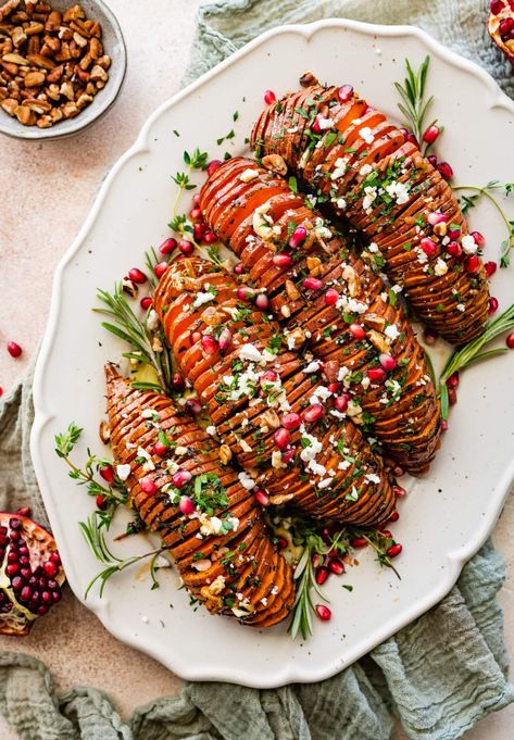 Hasselback Sweet Potatoes Recipe with Maple Syrup - CucinaByElena Sweet Potatoes With Maple Syrup, Hassleback Sweet Potatoes, Steakhouse Creamed Spinach Recipe, Easy Spinach Recipes, Aglio E Olio Recipe, Hasselback Sweet Potatoes, Creamed Spinach Recipe, Italian Christmas Recipes, Roasted Broccoli Recipe