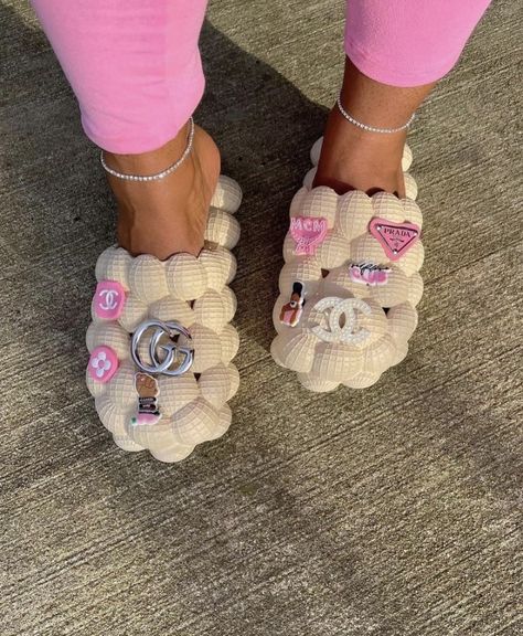 Designer Jibbitz, Bubble Slides With Charms, Bubble Sandals, Slides Outfits, Designer Charms, Bubble Slides, Fluffy Shoes, Comfortable Work Shoes, Crocs Boots