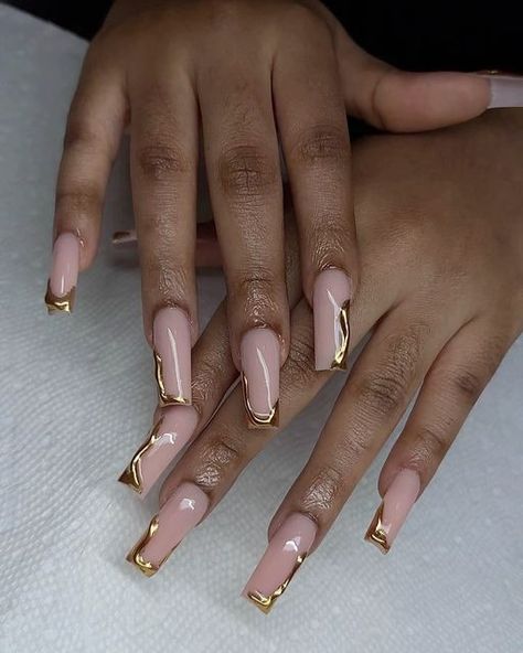 46K likes, 48 comments - nail_garden_by_nene le May 19, 2023: "🤩🤩" Great Nail Designs, Nails Inspo For Graduation, Hair With Gel Style, Inspo For Nails, Golden Nails Ideas, Short Acrylics Ideas, Short Nail Acrylic Designs, 2024 Acrylic Nails, Short Nails Acrylic Design