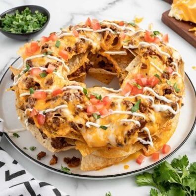 Bundt Cake Pan Nachos, Banana Delight, Pan Tacos, Firecracker Cupcakes, Cupcakes Princess, Beach Cooking, Taco Sticks, Doritos Casserole, Pilsbury Recipes