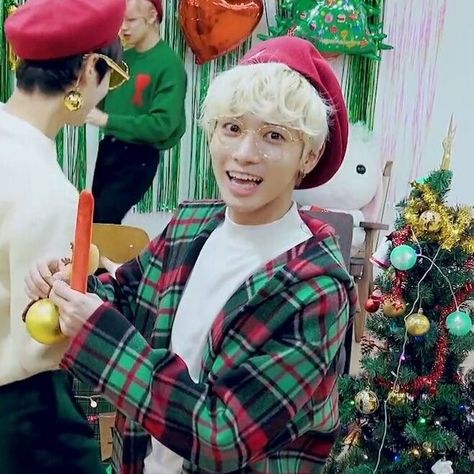 Txt Christmas Icons, Txt Christmas, Kpop Christmas, Taehyun Icons, Icons Christmas, Christmas Pfp, Kang Taehyun, Christmas Icons, Image Search