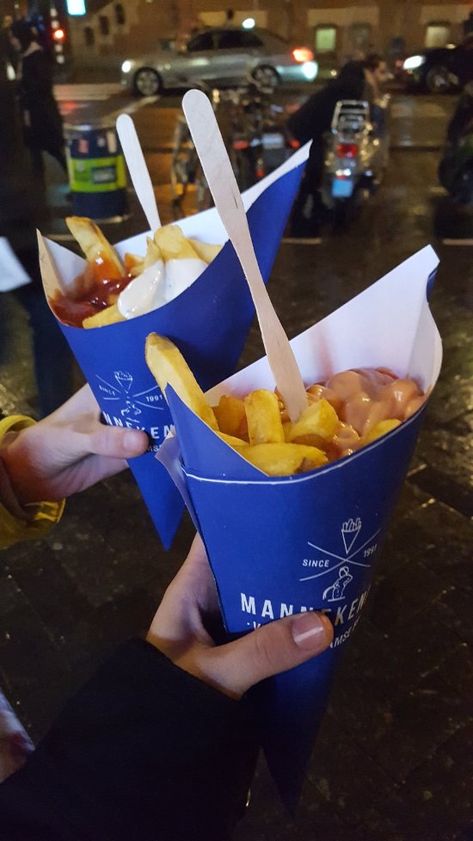 Best chips in the Netherlands? - Manneken Pis Amsterdam, Amsterdam Traveller Reviews - TripAdvisor Belgian Fries, Makanan Cepat Saji, Manneken Pis, Food Business Ideas, Best Chips, Food Truck Business, Burger Press, Food Menu Design, Food Concept