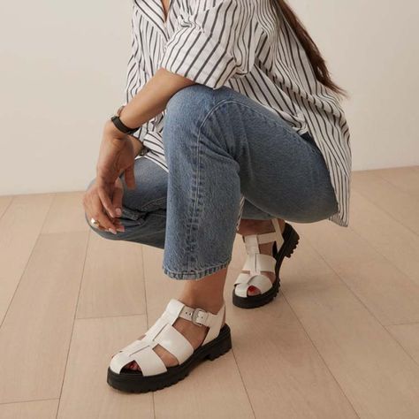 White Sandals Outfit, Fisherman Sandals Outfit, Chunky Sandals Outfit, Fisherman Sandals Women, Hot Sandals, Practical Fashion, Trendy Sandals, Sandals Outfit, Fisherman Sandals