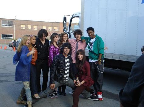 BASTIDORES Camp Rock Behind The Scenes, Demi Lovato Nick Jonas, Disney Channel Movies, Jonas Brother, Disney Channel Original, Camp Rock, Jake T, Disney Channel Stars, 90s Childhood