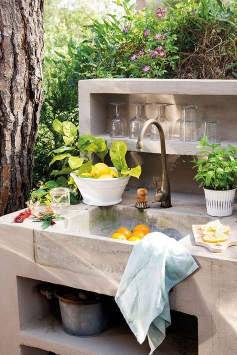 Barbacoa Jardin, Spanish Countryside, Outdoor Sink, Garden Sink, Outdoor Sinks, Outdoor Kitchen Patio, Small Balcony Ideas, Summer Kitchen, Outdoor Bbq