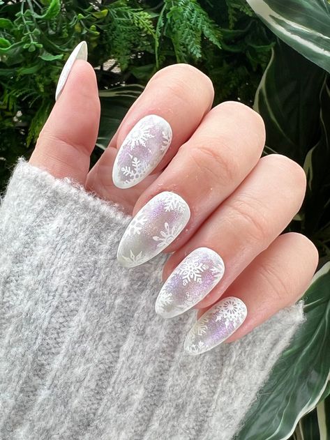 It can be anything, as long as it's holiday-themed! Snowflake Nails Acrylics, Frosted Nails, Winter Wedding Nails, Avatar Ocs, Snowflake Nail Design, Tree Nail Art, Snow Nails, Magnetic Polish, Holiday Nails Winter