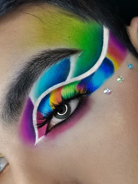 cut crease #makeup #maquillaje #samurai Samurai Eye Makeup, Crease Makeup, Extreme Makeup, Cut Crease Makeup, Crazy Eyes, Eye Makeup Designs, Eye Makeup Brushes, Creative Eye Makeup, Crazy Makeup