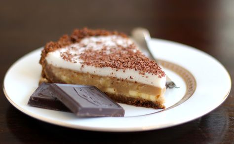 Banoffee Pie - low sugar and gluten free version. Must try to see if it compares in taste to @sharon oldroyd Vegan Pie, Banoffee Pie, Best Pie, Chocolate Butter, Coconut Whipped Cream, Pie Dessert, Vegan Sweets, Healthy Sweets, Healthy Dessert Recipes