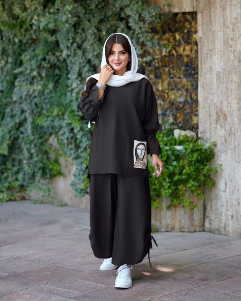 Shirt With Plazo, Dresses For College, Plane Black, Simple Dress Casual, Modest Casual Outfits, Blouse Casual Fashion, Muslim Outfits Casual, Stylish Short Dresses, Pakistani Fancy Dresses