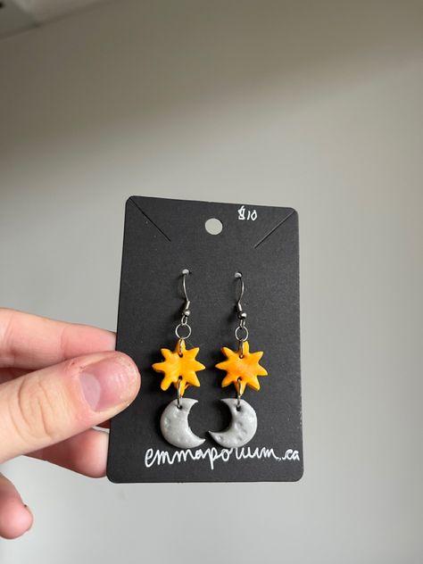 Sun Moon Earrings, Sun And Moon Earrings, Crazy Earrings, Diy Jewelry Charms, Bff Jewelry, Diy Earrings Polymer Clay, Im Obsessed, Diy Jewlery, Clay Diy Projects