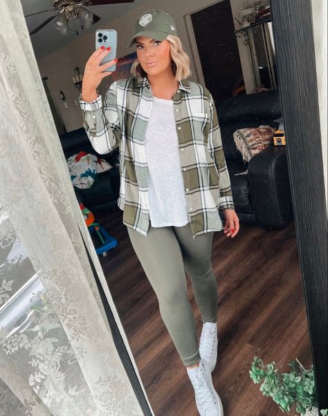 Running Errands Outfit, Errands Outfit, Flannel Outfits, Cozy Fall Outfits, Cute Fall Outfits, Hippie Outfits, Outfit Goals, Country Outfits, Mom Outfits