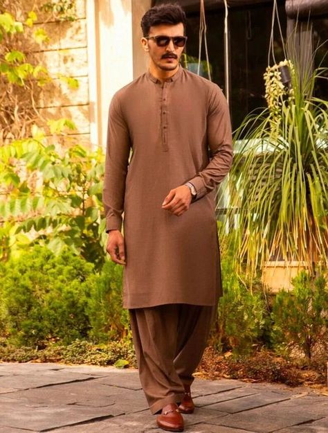 I loved the very wide modeling and very fast dry fabric Panjabi Look, Pathani For Men, Pathani Suit, Indian Jackets, Pathani Kurta, Mens Sherwani, Indian Kurta, Party Mode, Salwar Kamiz