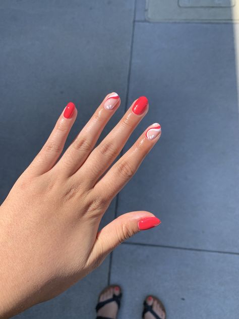 Red And White Nails Natural, Red Nails Simple Short, Simple Nail Designs Red And White, Red And White Gel Nails Short, Red And White Gel Nail Designs, Red Shirt Nail Designs, Red White Nails Short, Red Nails Graduation, Short White And Red Nails