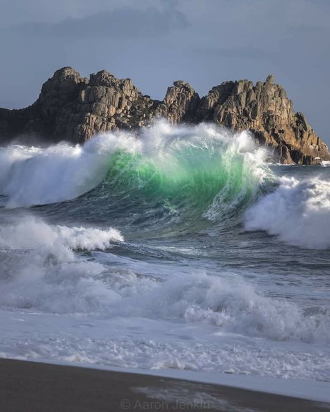 Crashing Waves Photography, Waves Aesthetic, Animation Portfolio, Wave Drawing, Popular Images, My 2022, Beach Art Painting, Waves Photography, Cornwall Uk