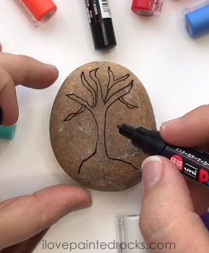 Painted Rocks Trees Ideas, Rock Painting Trees, Fall Rock Painting, Tree With Falling Leaves, Thanksgiving Rocks, Paint A Tree, Easy Rock Painting Ideas, Easy Rock Painting, Rock Steps