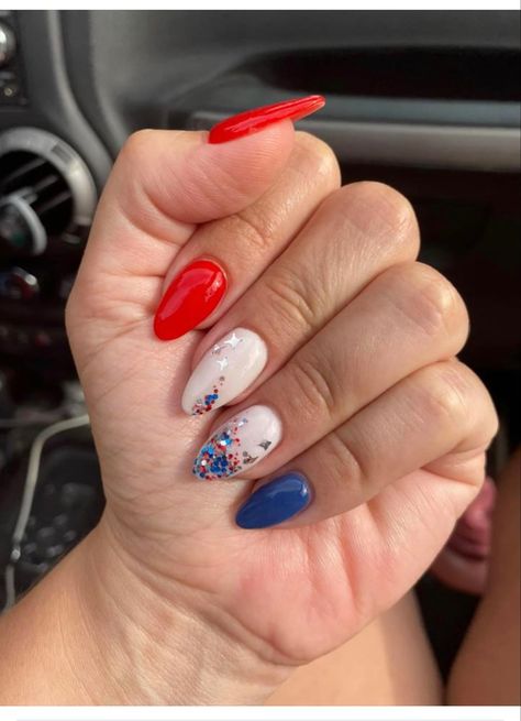 July Nail Inspiration, 4th Of July Nail Designs Glitter, Dip Nails 4th Of July, Glitter Fourth Of July Nails, Simple July 4th Nails, 4th Of July Nails Glitter, 4tg Of July Nails Acrylics, July 4 Nail Design, 4th Of July Dip Nails