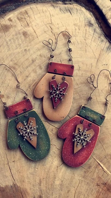 Christmas Wood Crafts To Sell Clogs & Mules, My Pins Saved Boards Crafts, Wooden Mittens, Christmas Wood Crafts, Primitive Crafts, Navidad Christmas, Holiday Crafts Christmas, Crafts Christmas, Christmas Ornament Crafts