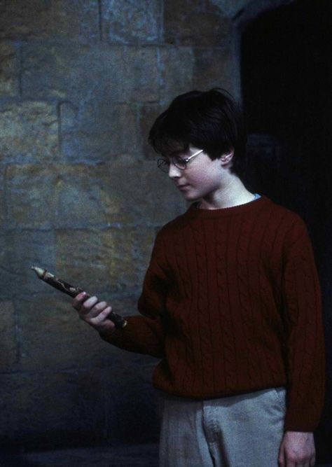 Harry Potter_Daniel Radcliffe, Harry Potter First Movie, Shifting Realities Hogwarts, Harry Potter First Year, Cameron James, Harry Potter Shifting, The Philosophers Stone, Harry Potter 2001, Shifting Realities, You're A Wizard Harry