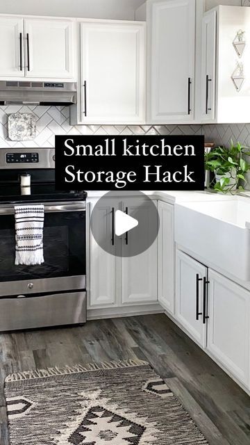 Kitchen With No Drawers Storage Ideas, Space Efficient Kitchen, Kitchen Storage Hacks Diy, Long Living Room Design, How To Decorate Kitchen Shelves, Kitchen Gadgets Storage, Small Kitchen Hacks, Cupboard Organization, Kitchen Cupboard Organization