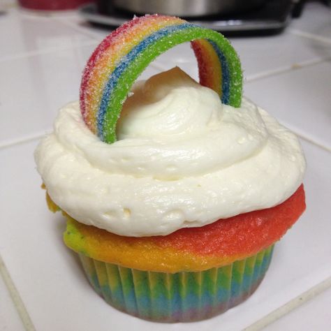 Cupcake for my 1 year coming out anniversary.  Made by yours truly!  #comingoutcupcakes #rainbow #pride2014 #gayboy #comingout #gay #cupcakes Heartstopper Themed Snacks, Heartstopper Cupcakes, Heartstopper Themed Party, Heartstopper Snacks, Pride Cupcakes, Watch Party Food, Gay Valentines, Themed Snacks, Coming Out Party