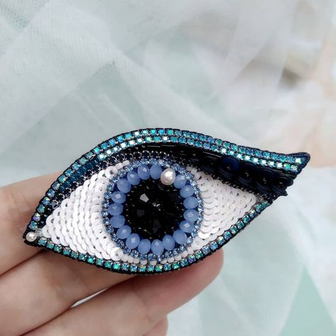 Eye Embroidery, Happy Birthday Flowers Wishes, Eye Brooch, Evil Eye Art, Bridal Jewelery, Diy Bead Embroidery, Denim Jewelry, Beaded Jewelry Designs, Felt Brooch