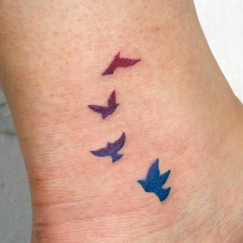 Lgbt Tattoo, Gay Tattoo, Tatuagem Masculina Pequena, Pride Tattoo, Small Bird Tattoo, Tattoo People, Tatuaje A Color, Horse Tattoo, Bird Tattoo