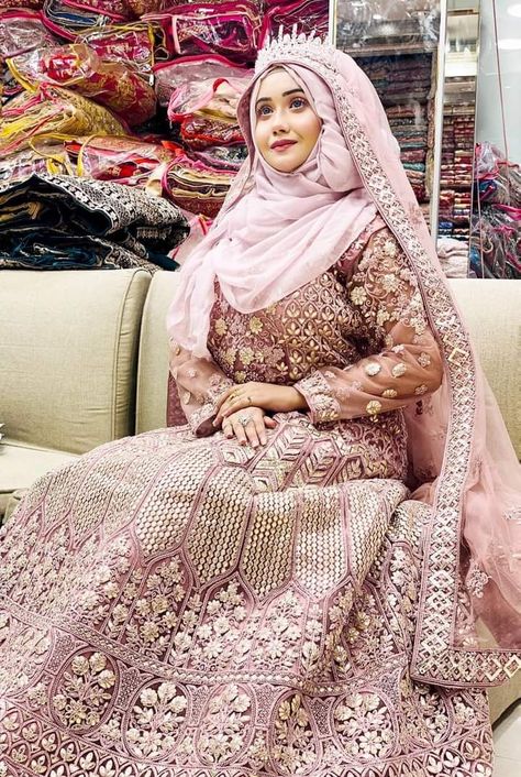 Pakistani Bridal Wear With Hijab, Pakistani Brides With Hijab, Desi Hijabi Bride, Hijab Crown, Hijabi Bride Pakistani, Hijab Bride Pakistani, Hijabi Dulhan, Brides Pakistani, Muslim Wedding Dress Hijab Bride