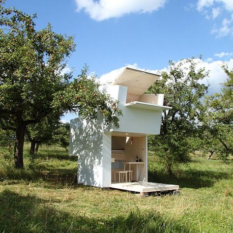 Tiny House in Nature - Moveable Small Homes Design Case Mici, Favelas Brazil, Design Casa Piccola, Houses In Germany, Best Tiny House, Renzo Piano, Modern Tiny House, Tiny House Design, Quito