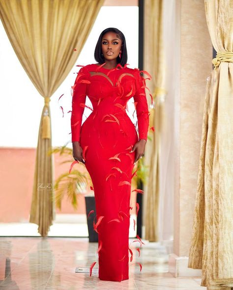 Chitenge Outfits, Styles Ankara, Dinner Gowns, Bellanaija Weddings, African Print Maxi Skirt, Ghanaian Fashion, Best African Dresses, Simple Gowns, Lace Gown Styles