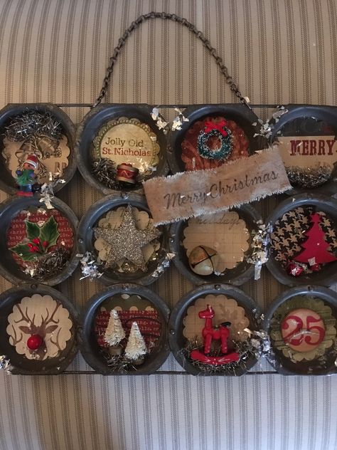 Muffin Tin Crafts Projects, Muffin Pan Crafts Christmas Decorations, Cupcake Tin Christmas Craft, Vintage Molds Crafts, Muffin Tin Decor Ideas, Muffin Tin Advent Calendar, Old Cupcake Pan Crafts, Muffin Tin Christmas Decorations, Christmas Muffin Tin Craft