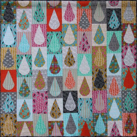 Raindrops Quilt by Emma Jean Jansen from By the Bundle Teardrop Quilt Pattern, Retro Quilt, Pretty Quilts, Curved Piecing, Bear Paw Quilt, Drunkards Path, Patchwork Blocks, Bed Runners, Quilt Shops