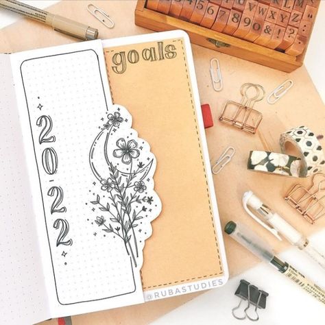 Bujo Cover Page Ideas New Year, Bujo Year Cover Page, New Year Cover Page, New Year Doodle Art, Bujo New Year Page, Bujo New Year, Journal First Page Ideas Aesthetic, Bujo First Page Ideas, Bujo Year Cover