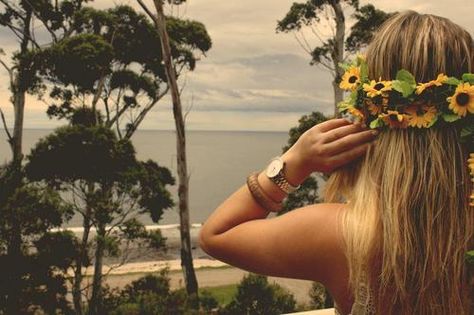 flowers & beach Flower Crown Aesthetic, Teen Dictionary, Sunflower Headband, Crown Aesthetic, Hippie Love, Aesthetic Tumblr, Mia 3, Wild And Free, Mellow Yellow