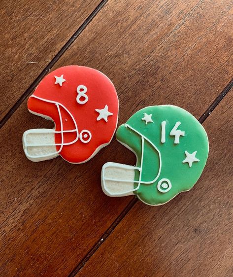 Football Helmet Cookies, Football Party Cookies, Super Bowl Cookies, Party Favor Gifts, Homemade Sugar Cookies, Favor Gifts, Party Favors Birthday, Blue Cookies, Royal Icing Decorations