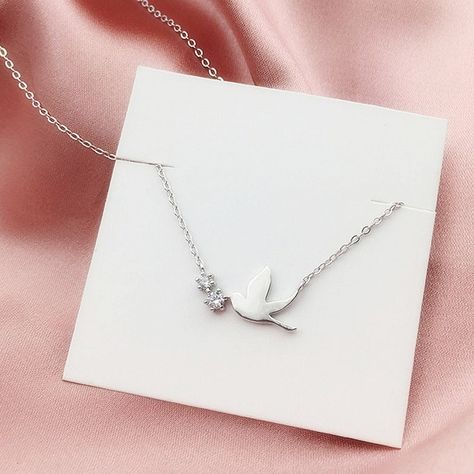 Swallow Necklace, Dove Jewelry, Statement Jewelry Necklace, Dove Necklace, Necklace Chain Types, Picture Necklace, Bird Necklace, Long Chain Necklace, Metal Necklaces