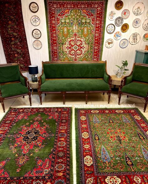 Persian Country of nobles Persian Decor Living Rooms, Iranian Home Decor, Green Persian Rug, Persian Home Decor, Persian Decor, Iranian Rugs, Green Rugs, Persian Green, Mediterranean Interior Design