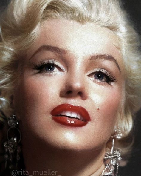 Marylin Monroe Makeup Vintage, 90s Bombshell Makeup, Marilyn Monroe Lipstick, 30s Makeup, Famous Aesthetic, Marilyn Monroe Makeup, 1950s Makeup, Pink 70s, Bombshell Makeup