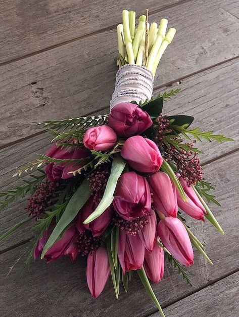 Tulips Wedding Decoration, Tulips In Bouquet, Tulip Wedding Decorations, Tulips Wedding Bouquet, Tulip Arrangement Ideas, Tulip Bridesmaid Bouquet, Tulips Flowers Bouquet, Tulip Wedding Bouquet, Tulip Bouquet Wedding