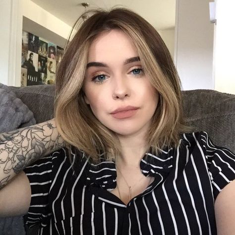 Embedded image permalink Egirl Inspo, Acacia Kersey, Acacia Clark, Acacia Brinley, Split Dyed Hair, Short Grunge Hair, Nagellack Trends, Hair Color Streaks, Hair Streaks