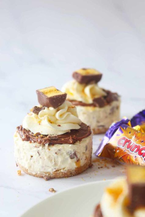 Crunchie Cheesecake, Cheesecake Pots, Sleep Food, Dessert Pots, Custard Cake, Mini Cheesecakes, Love Eat, Mini Desserts, Eat Sleep