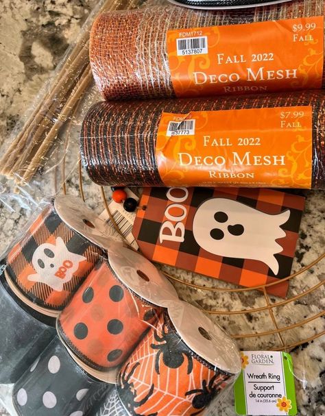 How to Make a Halloween Deco Mesh Wreath [Easy DIY] - The House on Silverado Fall Mesh Wreaths Diy, Easy Mesh Wreath, Halloween Tulle Wreath, Tulle Wreath Diy, Easy Outdoor Halloween Decorations, Fun Diy Halloween Decorations, Wreath Mesh, Fall Mesh Wreaths, Fall Deco Mesh Wreath