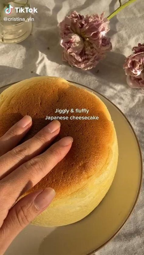 Korean Cheesecake Recipe, Cake Recipes Japanese, Easy Japanese Sweets Recipes, Cake Tiktok Videos, Easy Desserts With Things You Have At Home, Easy Japanese Cake Recipe, How To Make Japanese Cheesecake, Tiktok Cake Recipe, Christmas Baking Ideas Recipes