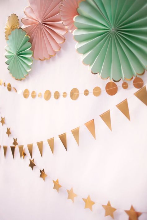 Pastel And Gold Party Decor, Pentas Seni, Diy Party Banner, Diy Birthday Banner, Party Fans, Party Boxes, Pastel Birthday, Gold Banner, Pastel Party