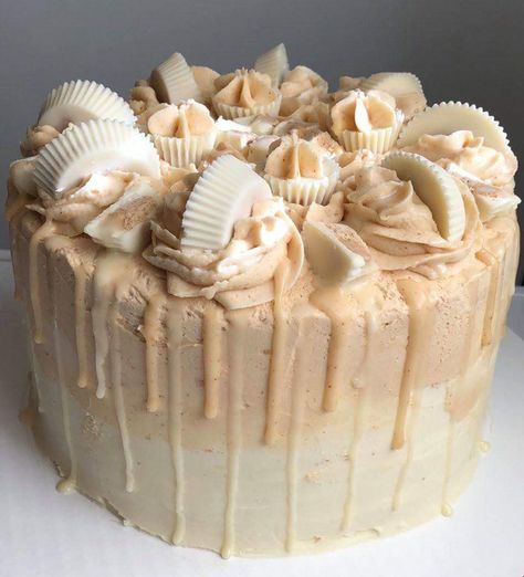 White chocolate Reese's cake White Reeses Cake, White Chocolate Reeses, Reeces Cake, Reese's Cake, Reeses Cake, Everyday Cakes, Christmas Lollipops, Pear Cake, White Cake Recipe